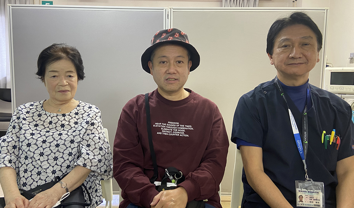 Y.M.さんとご長男と医療法人社団 山本・前田記念会 前田病院 脳神経外科 前田 達浩先生